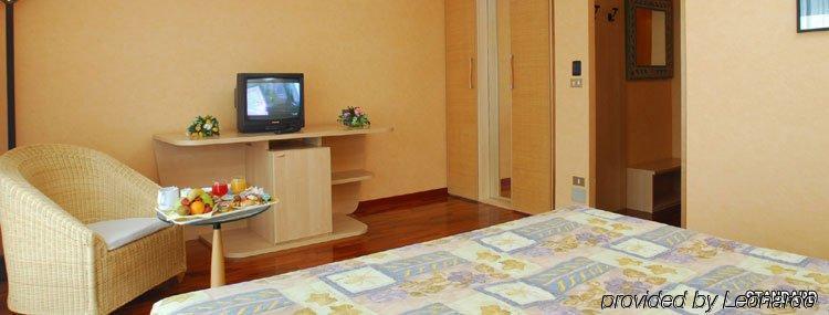 Hotel Sailing Center Malcesine Bilik gambar